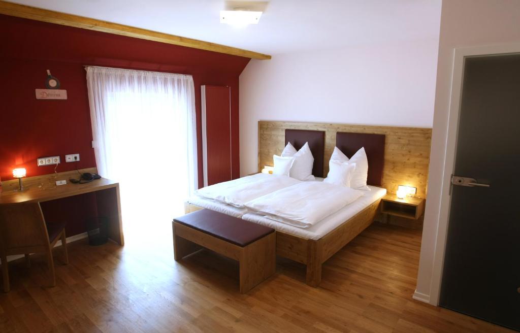 Rothweinhotel Wiesenbronn Екстер'єр фото